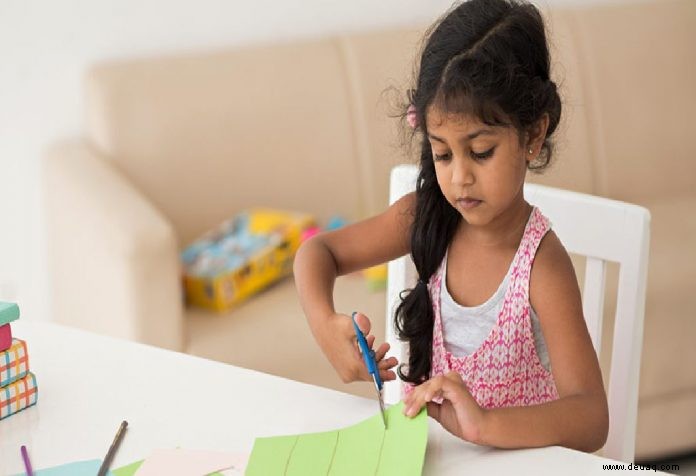 7 wichtige Vorsichtsmaßnahmen, die zu beachten sind, wenn Kinder den Umgang mit einer Schere lernen 