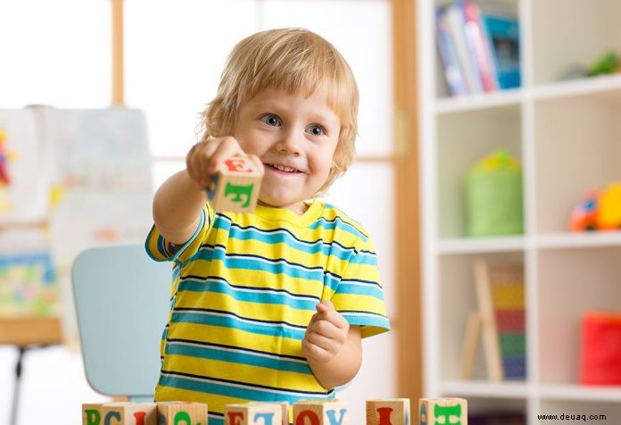 Wie Sie Ihrem Kind beibringen, Wörter zu buchstabieren – 15 unterhaltsame Möglichkeiten 