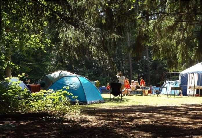 10 Ideen, um Kinder beim Camping zu beschäftigen 