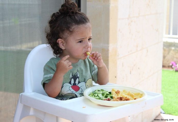 Selbstständiges Essen bei kleinen Kindern 