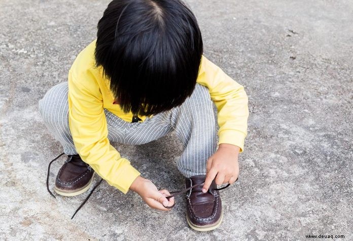 Kindern beibringen, Schnürsenkel zu binden – wann und wie 