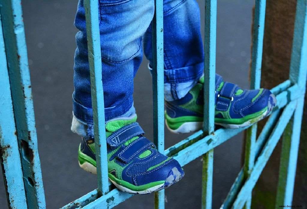 Machen Sie Ihr Zuhause kindersicher mit Schutzgittern und Barrieren 