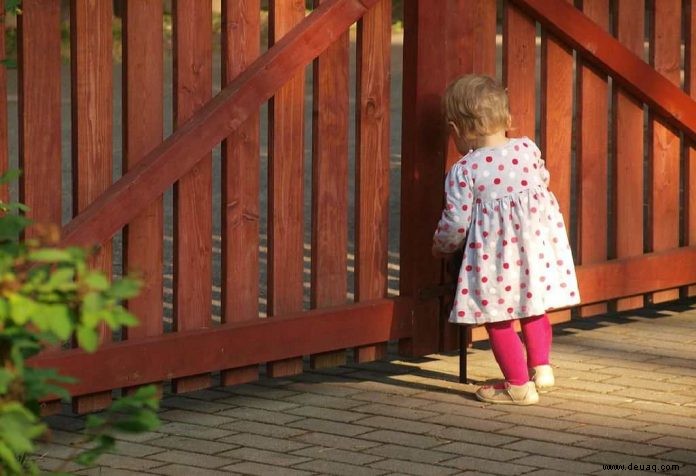 Machen Sie Ihr Zuhause kindersicher mit Schutzgittern und Barrieren 