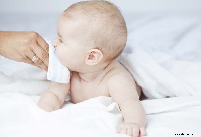 Hausmittel gegen Schnupfen bei Babys und Kindern 
