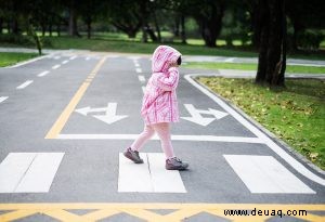 15 wichtige Verkehrssicherheitsregeln, die Sie Ihren Kindern beibringen sollten 