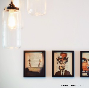 So arrangieren Sie Kunst, Bilder und Rahmen an Ihren Wänden 