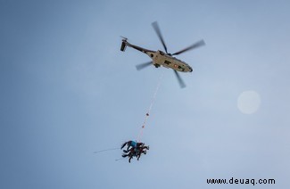 Fohlen stürmen herein, wo Engel Angst haben zu treten:Schweizer Militär-Testhubschrauber-Pferdeevakuierungsverfahren 