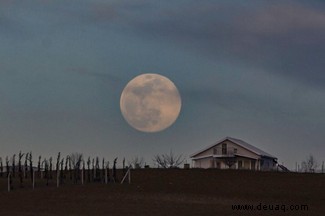 In Bildern:Der Super Pink Moon 2020 erleuchtet den Aprilhimmel 