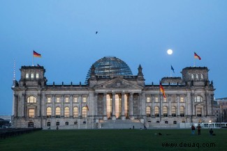 In Bildern:Der Super Pink Moon 2020 erleuchtet den Aprilhimmel 