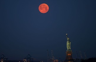 Blood Supermoon 2021:Atemberaubende Fotos der totalen Mondfinsternis aus der ganzen Welt 