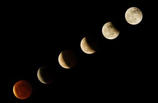 Blood Supermoon 2021:Atemberaubende Fotos der totalen Mondfinsternis aus der ganzen Welt 