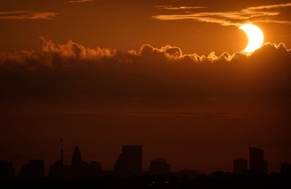 Sonnenfinsternis 2021:Die besten Bilder des Sonnenschauspiels aus aller Welt 