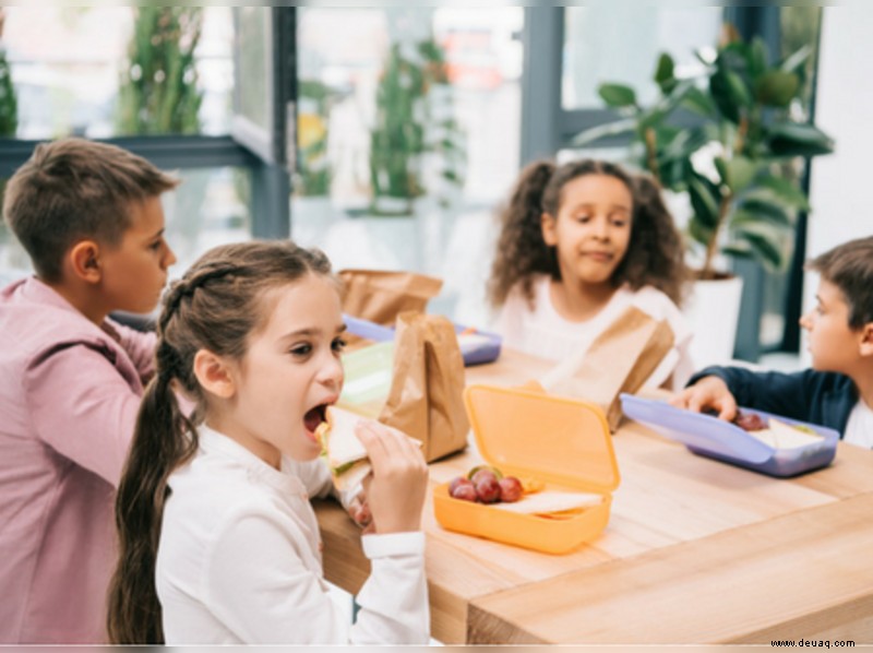 Das Mädchen, das mein Mittagessen in der Schule gegessen hat 