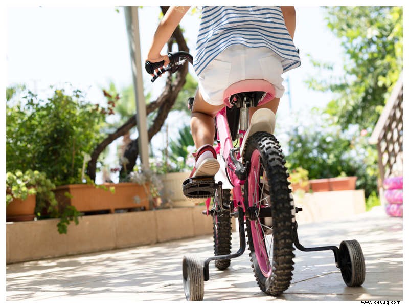 Ich habe es nicht eilig, die Stützräder aus dem Fahrrad meiner 9-jährigen Tochter zu entfernen 