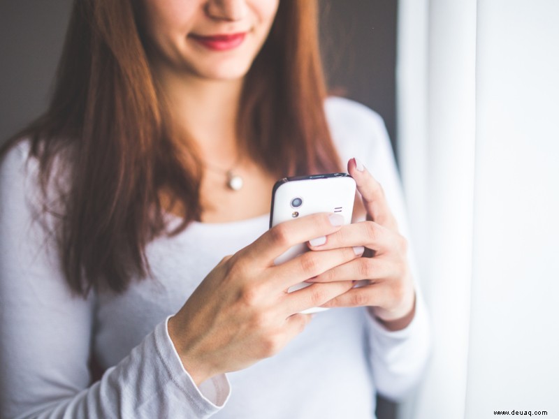 Meine Freundin stalkt meine Ex-Freundinnen ständig in den sozialen Medien 