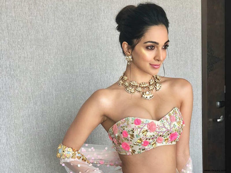 6 heiße und stylische Blusendesigns von Kiara Advani, die jede mutige Braut mit einem Lesezeichen versehen muss 