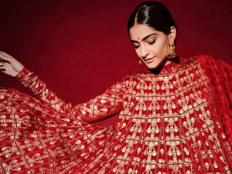 5 rote Anzüge, die von Sonam Kapoor getragen werden, muss jede zukünftige Braut mit einem Lesezeichen versehen 