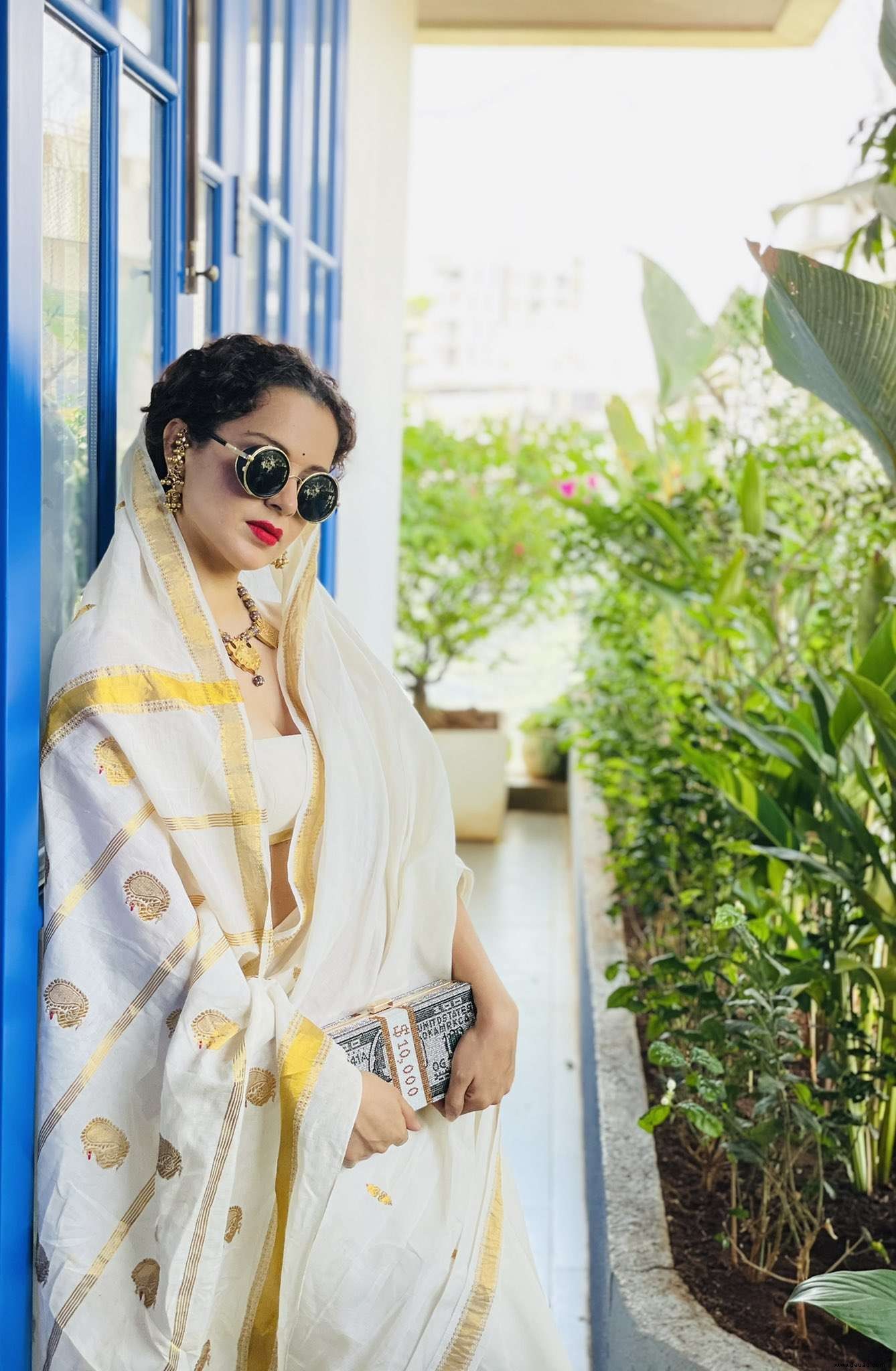 Kangana Ranaut bietet eine Lektion an, wie man traditionellen Kasavu-Sari glamourös macht 