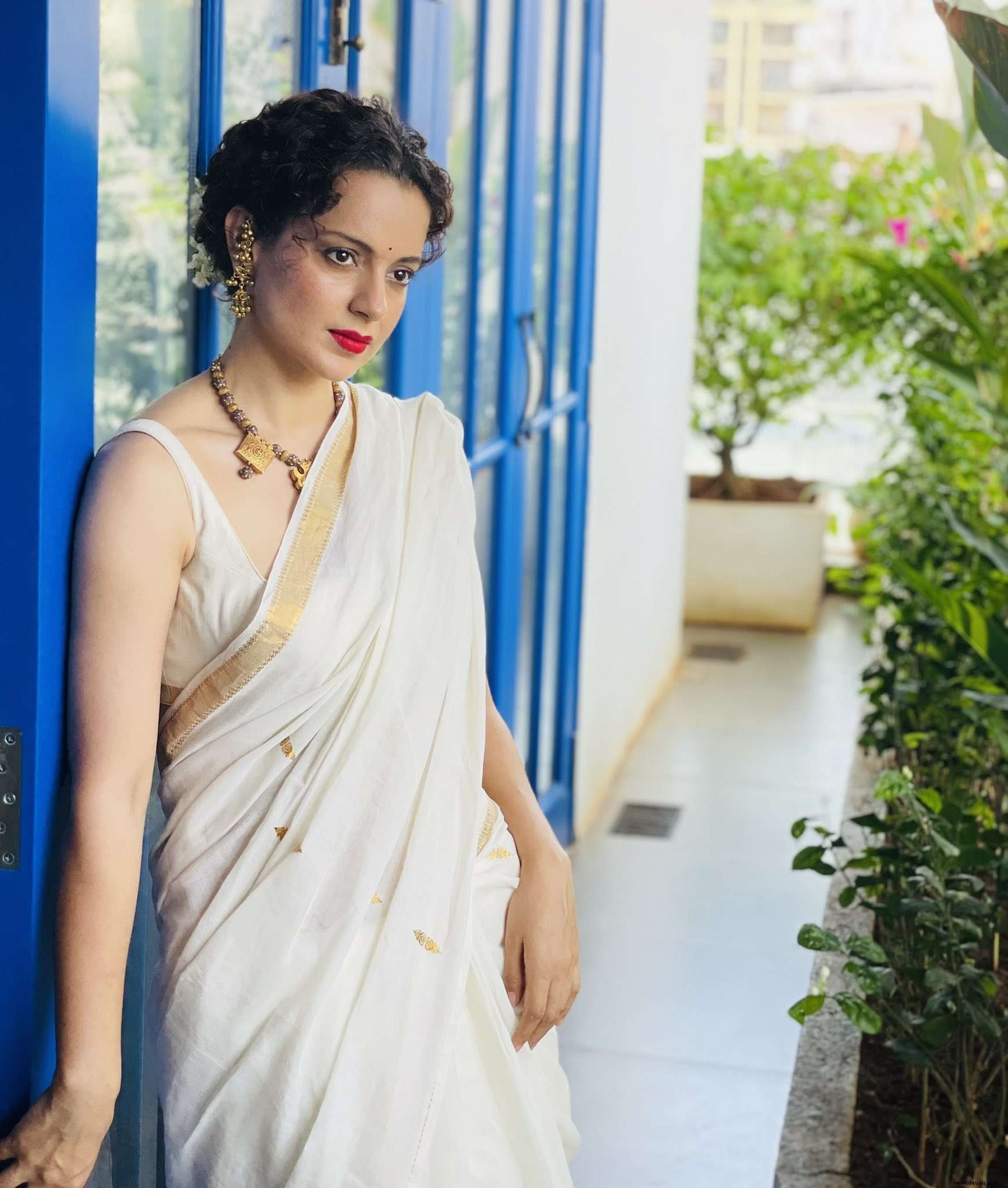 Kangana Ranaut bietet eine Lektion an, wie man traditionellen Kasavu-Sari glamourös macht 