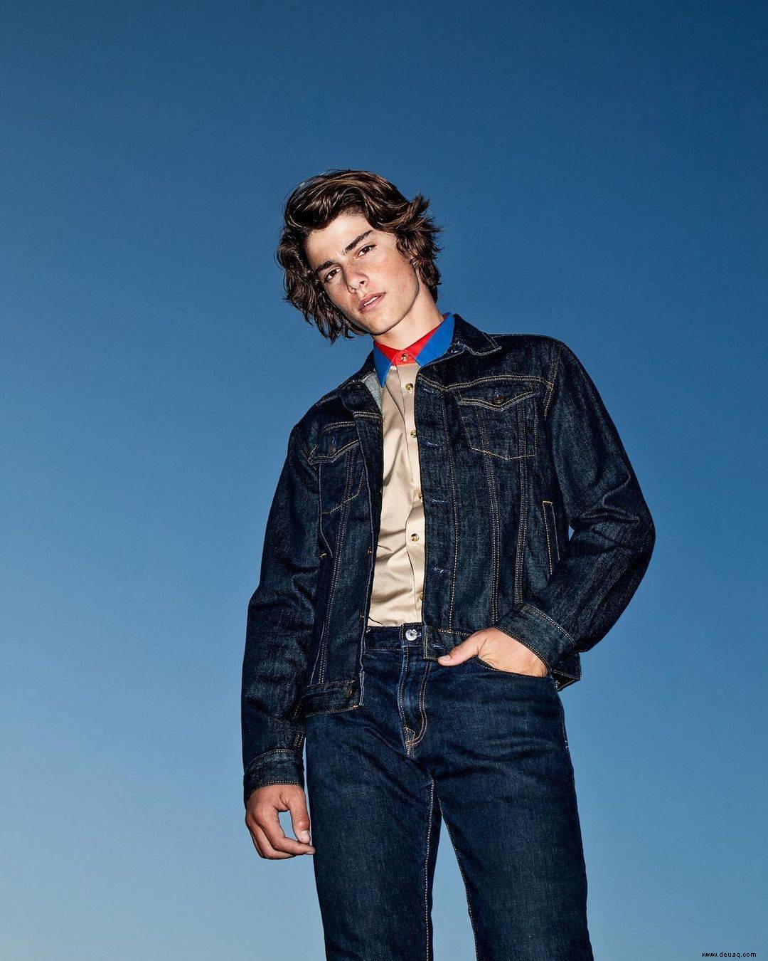 5 führende männliche Models zeigen, wie man Jeansjacken stylt 