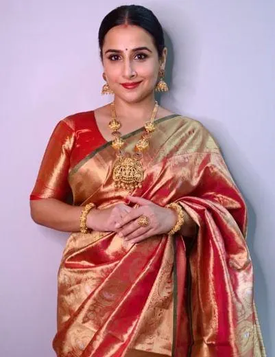 Von Bollywood inspirierte Outfits für Navratri 2021 