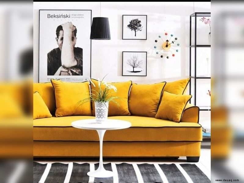 Gelbes Sofa ist auf Instagram angesagt. Hier ist der Grund! 