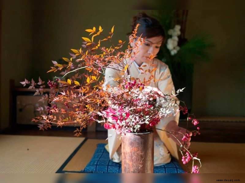 Kreieren Sie ein Diwali-Dekor im Ikebana-Stil 
