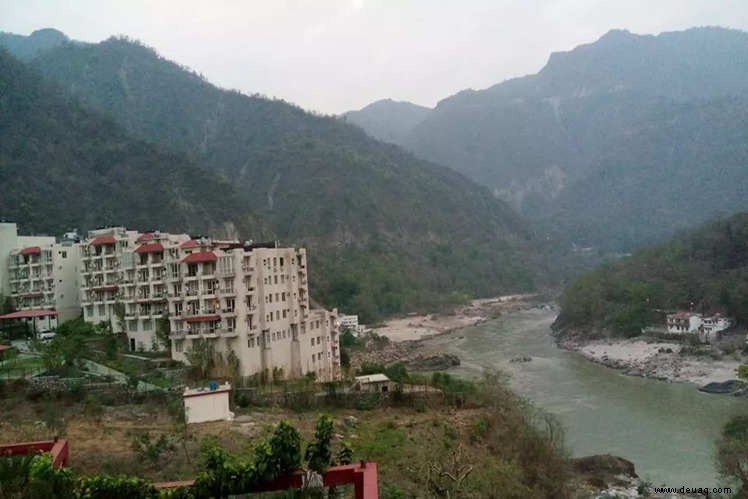 Wunderschöne Anwesen am Flussufer in Uttarakhand 