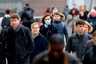 Die Verwendung von Gesichtsmasken ist erforderlich, um die zweite Welle von COVID-19 zu verhindern. 