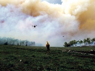 Wildfire-Wissenschaft:Computermodelle, Drohnen und Laserscanning helfen dabei, die Flammen zu schüren und weitreichende Verwüstungen zu verhindern 