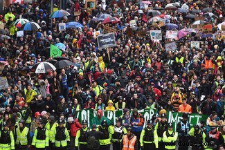 Denken Sie daran, dass Veränderungen nicht über Nacht geschehen werden, aber wenn genügend Menschen darauf drängen, dann werden Veränderungen kommen – Rede von Greta Thunberg in Bristol 