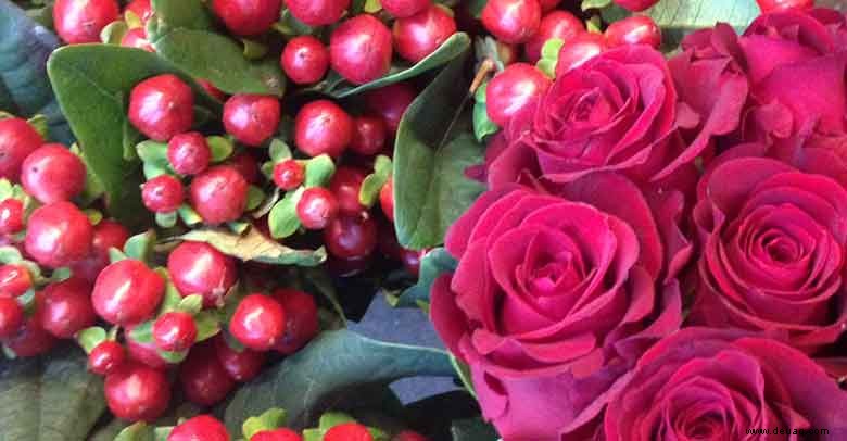 Anleitung:Ein wunderschöner festlicher Weihnachtskranz mit Blumen 