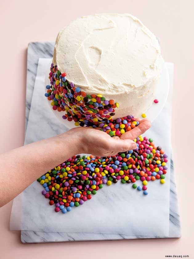 Wie man einen Piñata-Kuchen macht 