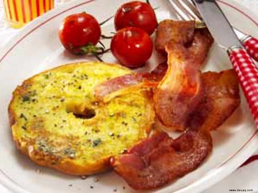 Eggy Bagel mit durchwachsenem Speck 