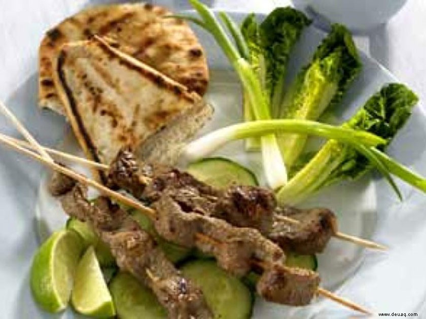 Beef Satay Sticks mit coolem Salat 