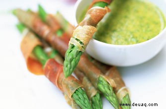 Spargel im Schinkenmantel mit Dip 