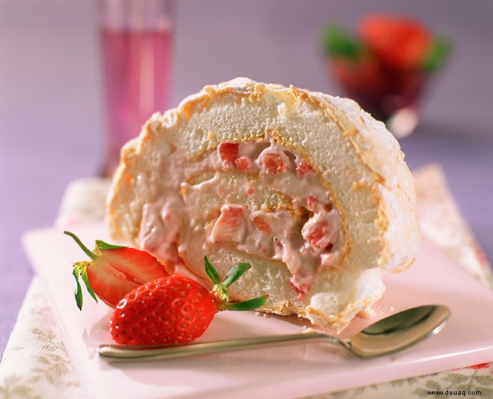 Erdbeer-Baiser-Roulade 