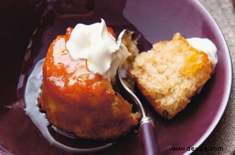 Gewürzte Apfel- und Sirup-Biskuitpuddings 