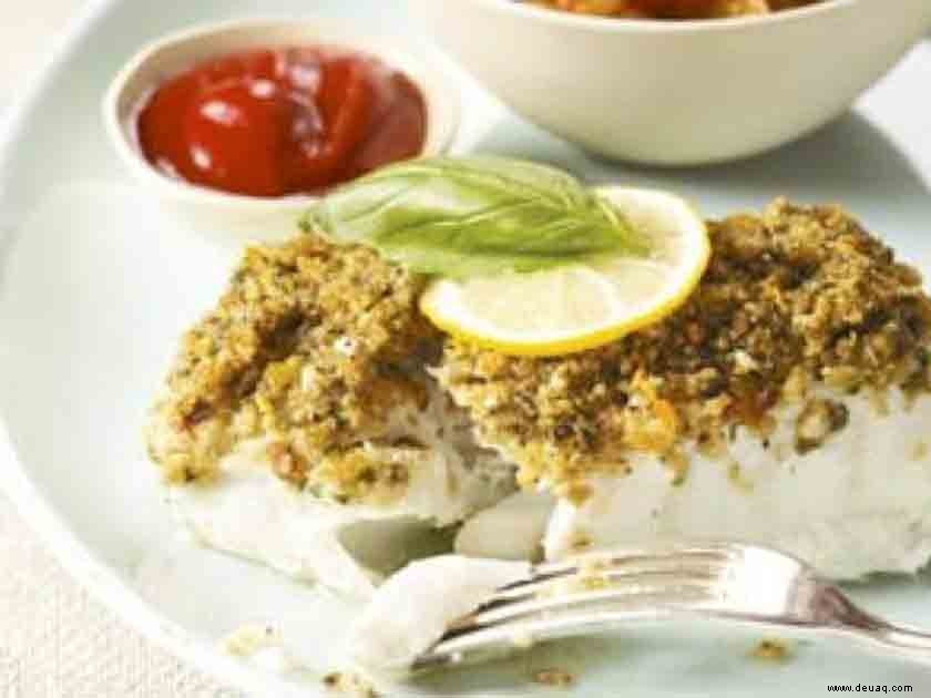 Gebackener Fisch mit Pesto-Kruste und Pommes 