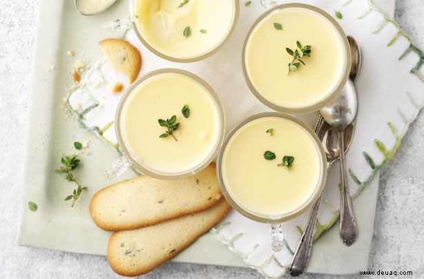 Puddingbecher mit Thymianfingern 