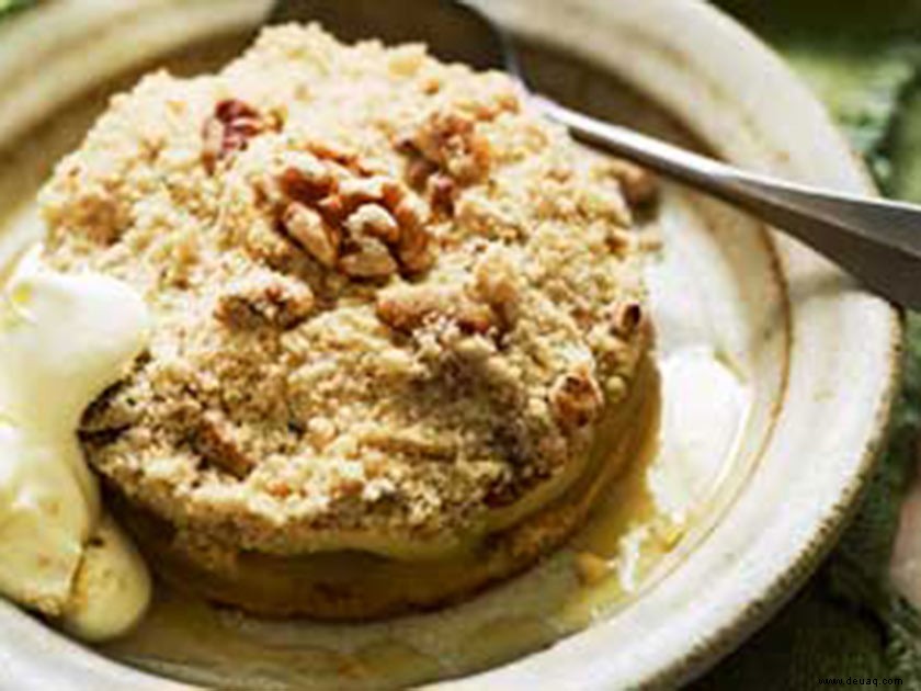 Apfel-, Holunderblüten- und Zimt-Crumble 