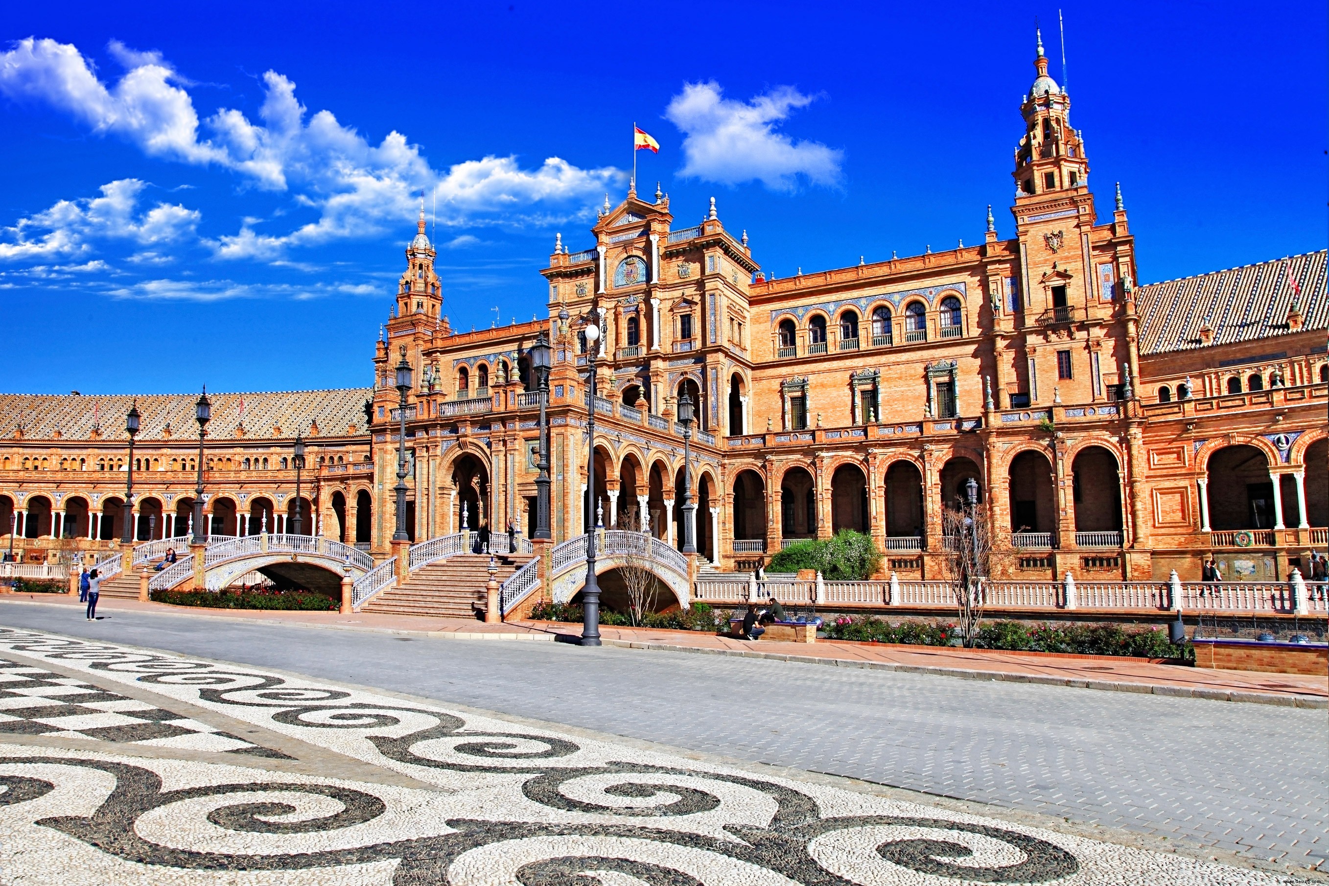 Top-Tipps, um Spanien mit einem Studentenbudget zu sehen 