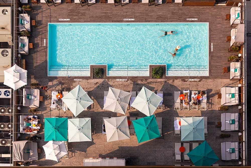 Tauchen Sie ein in den Sommer:5 NYC Hotels mit Swimmingpools 
