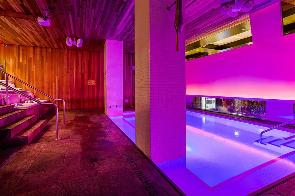 Tauchen Sie ein in den Sommer:5 NYC Hotels mit Swimmingpools 