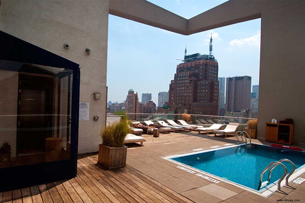 Tauchen Sie ein in den Sommer:5 NYC Hotels mit Swimmingpools 