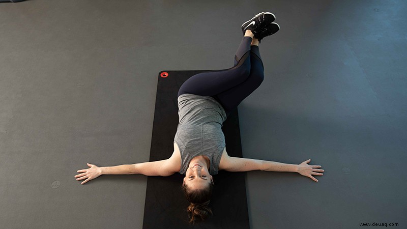 Eine neue Variante traditioneller Übungen zur Stärkung Ihrer Arme und Bauchmuskeln 