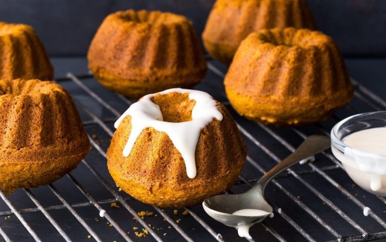 Kürbis-Gewürz-Bundlettes mit Chai-Tee-Glasur 