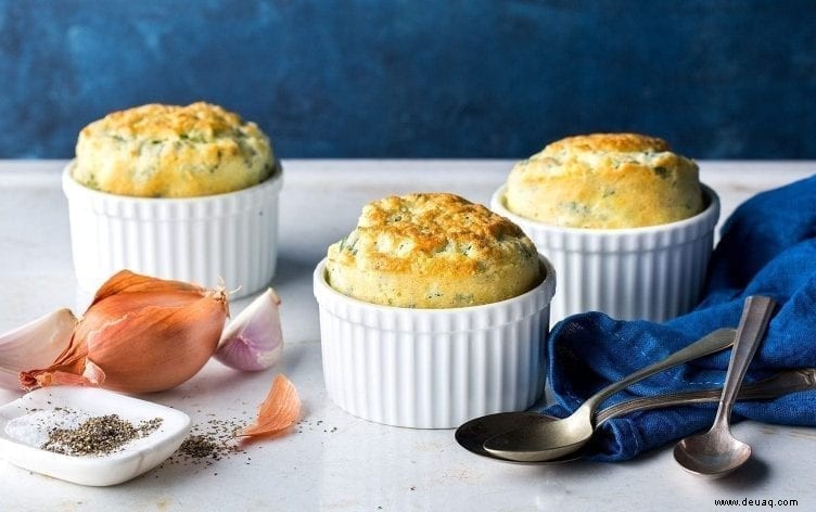 Einfaches Soufflé aus Mangold, Parmesan und Hüttenkäse 