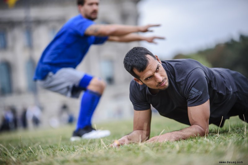 11 Möglichkeiten, selbst an den geschäftigsten Tagen in 5 Minuten Fitness zu trainieren 