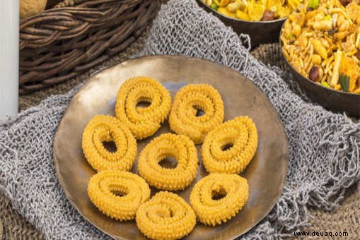 Gebackenes Besan Chakli Rezept 